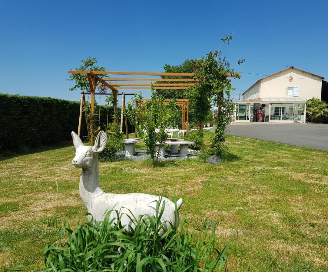Chez Val Et Fred 85 Bed & Breakfast Les Essarts  Exterior photo